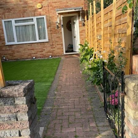 Specious Room In Northolt Northolt  외부 사진