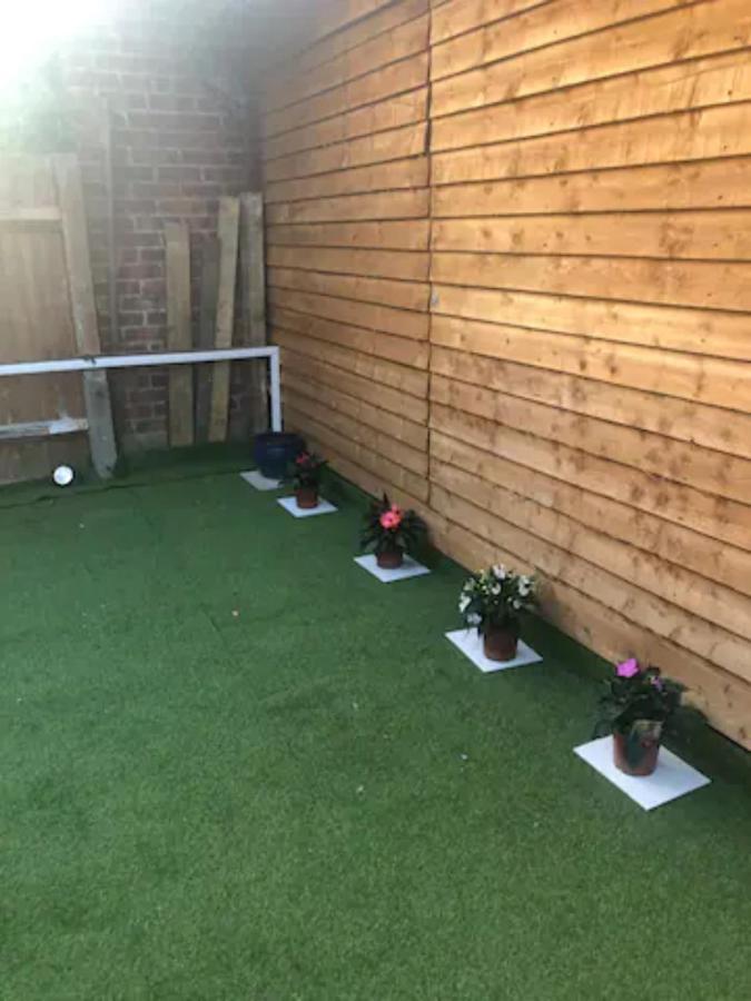 Specious Room In Northolt Northolt  외부 사진