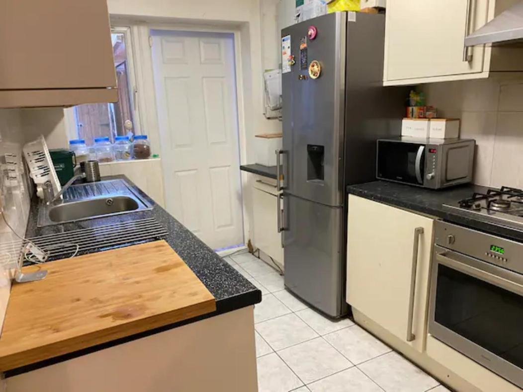 Specious Room In Northolt Northolt  외부 사진