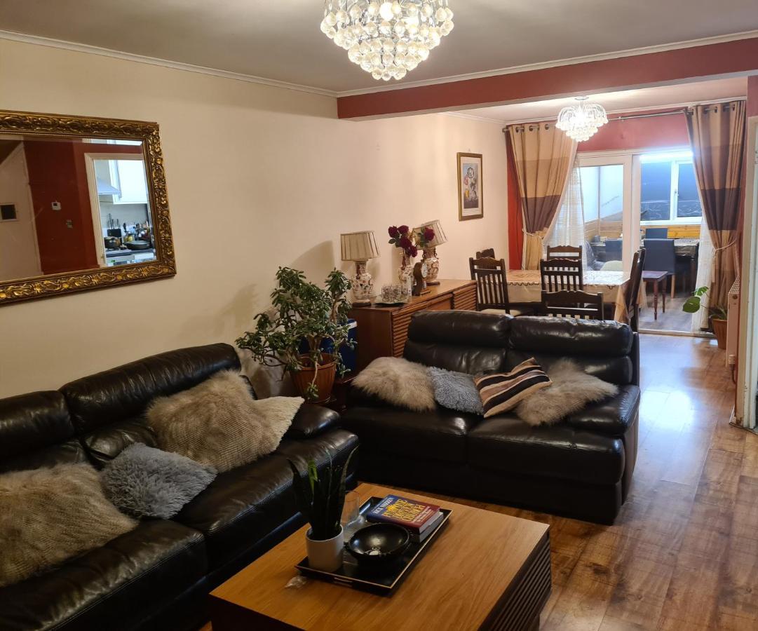 Specious Room In Northolt Northolt  외부 사진
